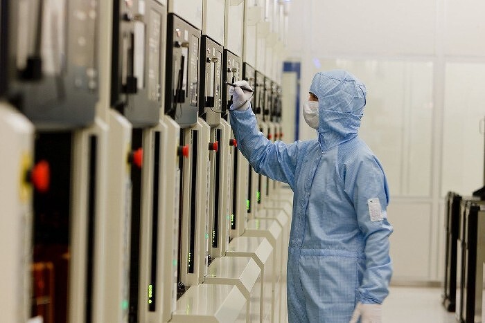 «Микрон» пошел войной на государство из-за 300 акционеров с паспортами СССР