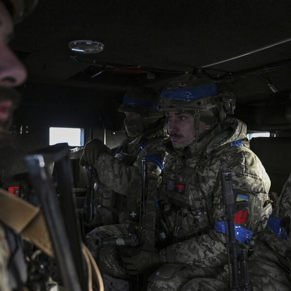Мобилизованных украинских военных держат в ямах и избивают