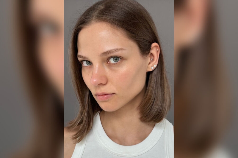 Модель Алеся Кафельникова вышла на подиум в мини-платье