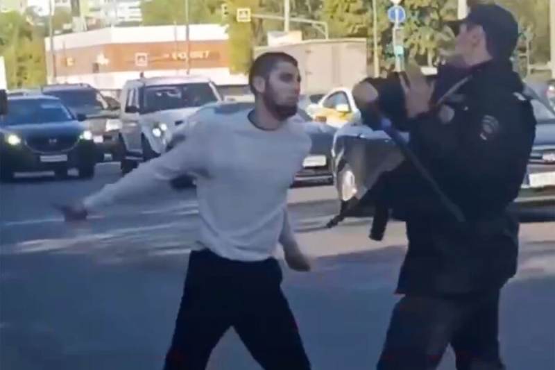 Напавшего на полицейских в Москве подозревают в употреблении наркотиков