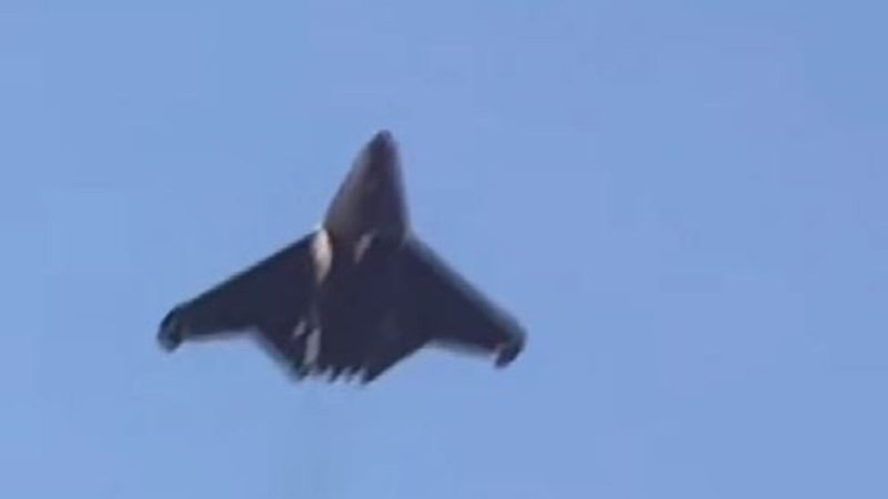 Неизвестный китайский самолет сняли на видео: подробности
