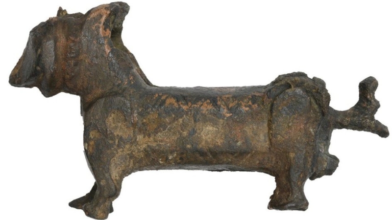 Самым необычным среди недавних сокровищ оказался зооморфный замок в форме волка