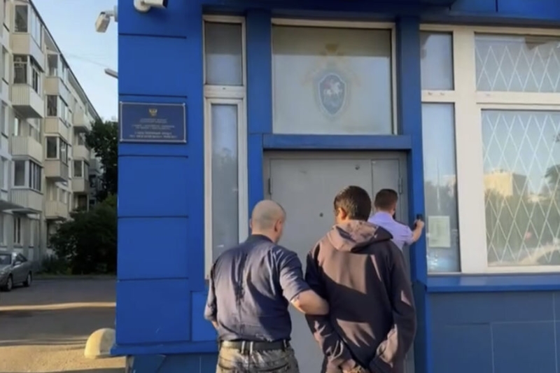 Несовершеннолетнего петербуржца обвинили в поджоге поста полиции