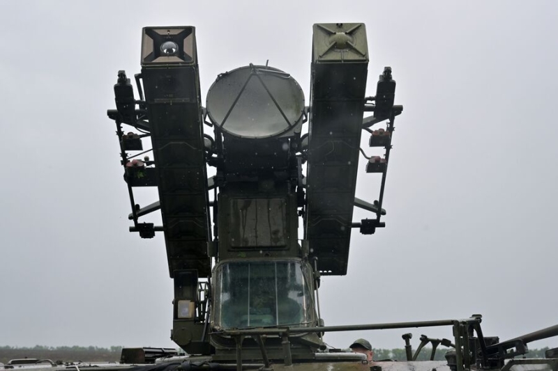 Обломки дронов упали на жилые дома и автомобили в Рязани