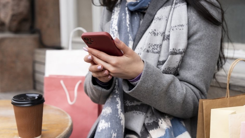 смартфон в руке