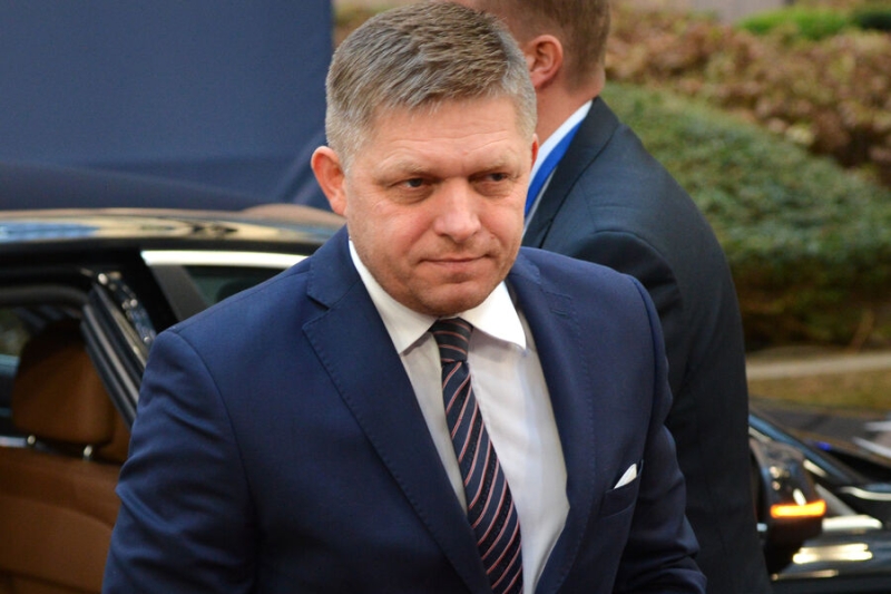 Премьер Словакии осудил оппозицию, изменившую мнение насчет отправки военных на Украину