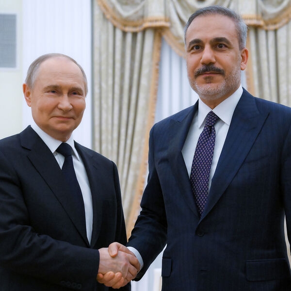Путин переговорил с главой МИД Турции в Пекине