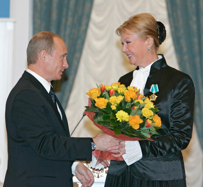 Путин поздравил с юбилеем Наталью Селезневу