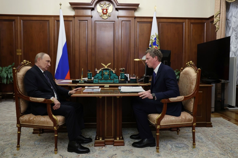 Путин провел встречу с главой ФНС Егоровым