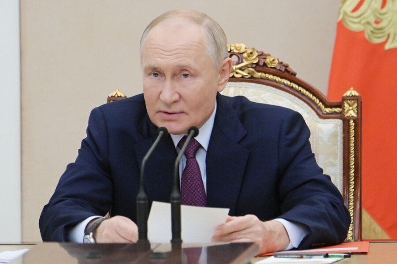 Путин сообщил, что Россия пополняет ледокольный флот и строит инфраструктуру