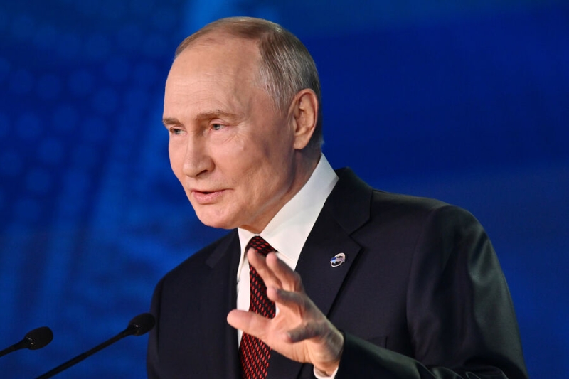 Путин заявил, что в России работают все производства