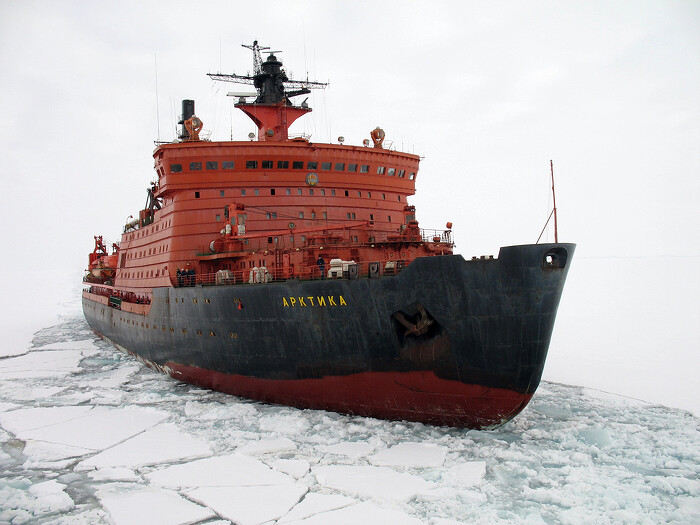 Россия создает собственную спутниковую систему связи на море. Американская отказывается обслуживать российские суда