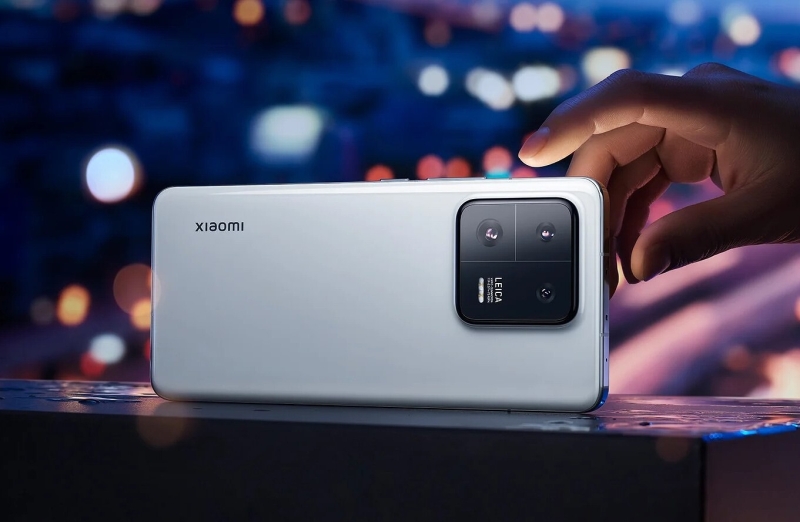 Россиян оставят без смартфонов? Импорт из Китая сократился почти вдвое, а заменить его нечем