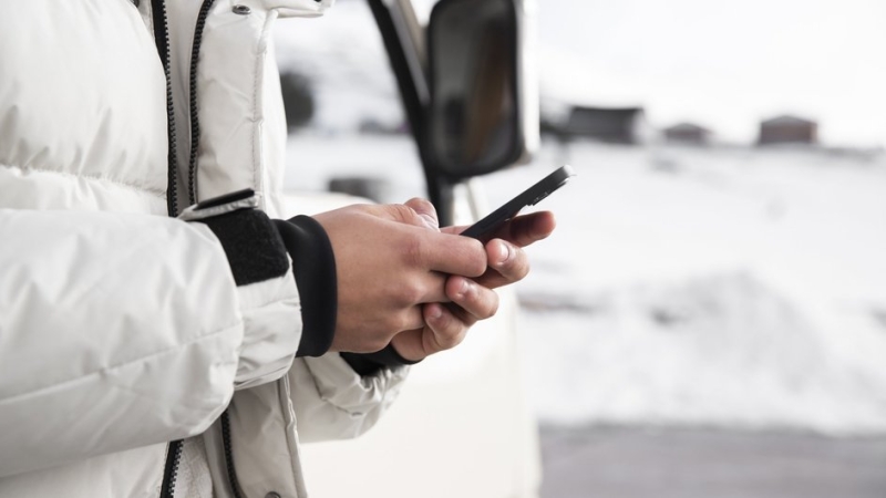 смартфон в руке