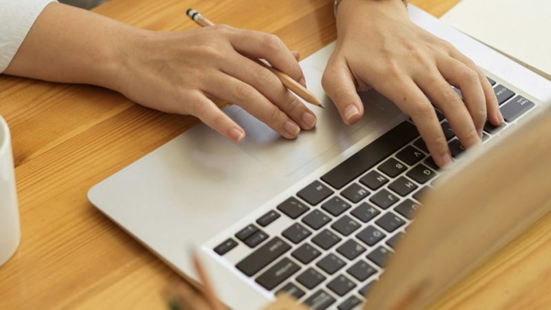 Работа за ноутбуком