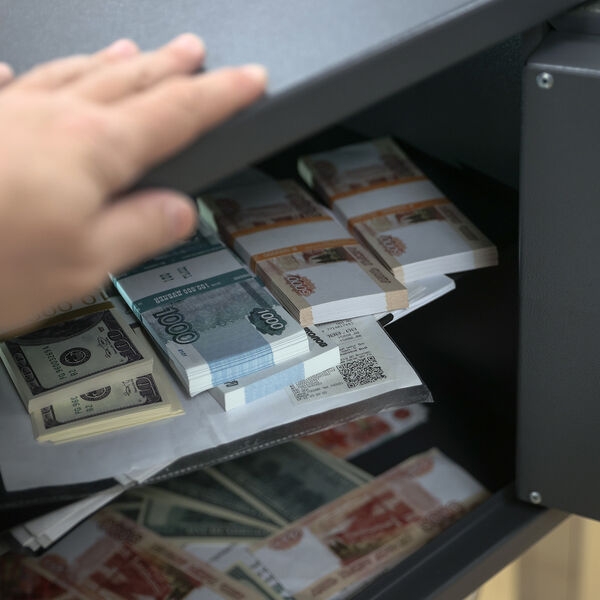 Россиянин вложил миллионы в фальшивую биржу и остался без денег и машины