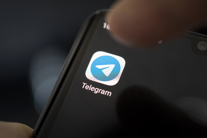 Российские банки требуют ввести тотальную слежку в Telegram и WhatsApp*