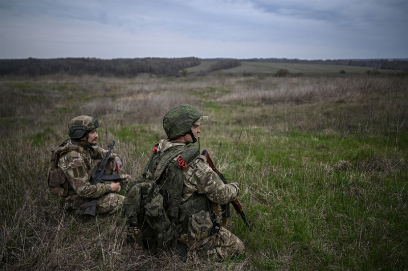 Российским военным вручили госнаграды в зоне СВО