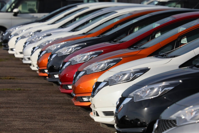 Российскому авторынку предрекли обвал в 2025 году