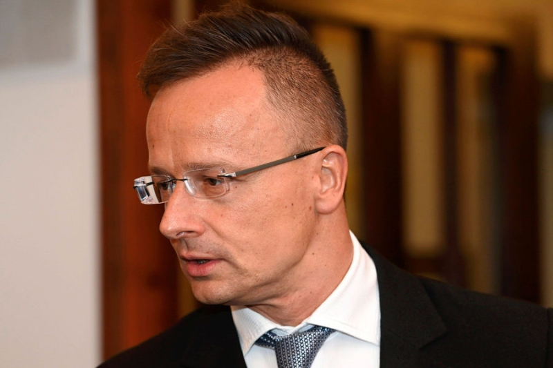 Сийярто назвал неприемлимыми оскорбления Харрис в адрес Орбана и венгров