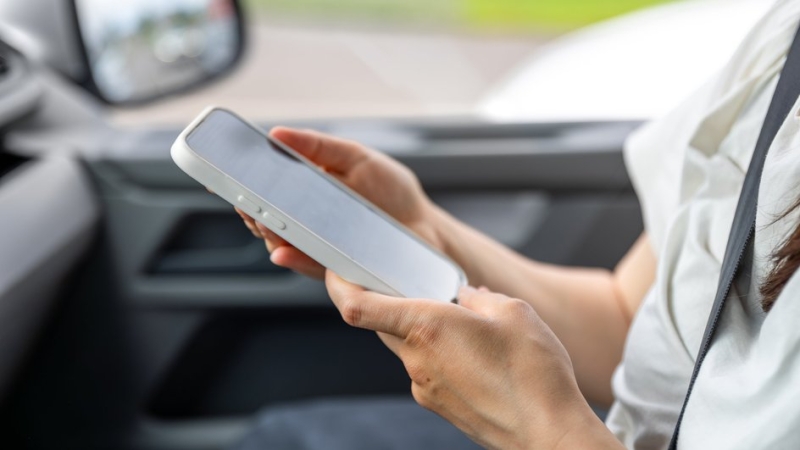 смартфон в руке