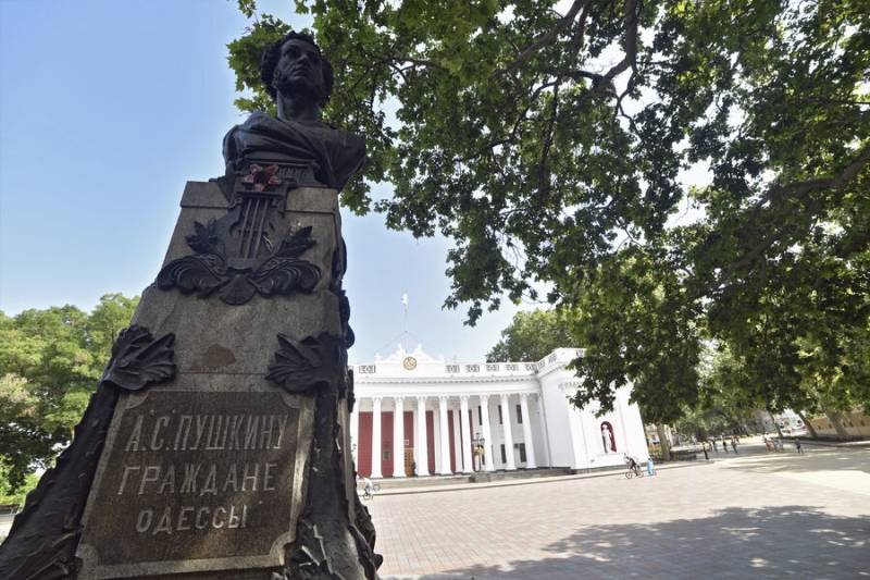 «Страна»: в Одессе прошел митинг против сноса памятников и переименования улиц