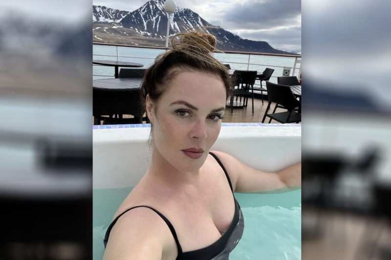 Телеведущая Екатерина Андреева заявила, что на российском ТВ сложно держать лицо