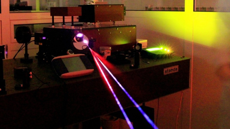 белый лазер