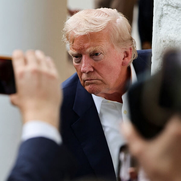 Трамп отложил введение новых пошлин на импорт из Китая на 90 дней