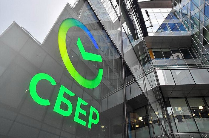 У россиян отобрали сверхпопулярную бесплатную нейросеть Сбербанка и ввели драконовские условия ее использования. Опрос