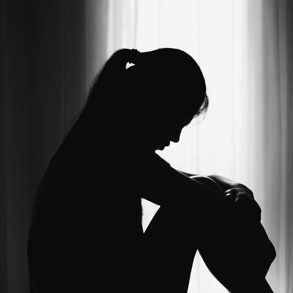 Украинец изнасиловал 12-летнюю девочку возле озера в Ленобласти