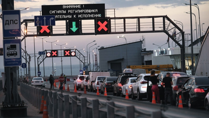 У Крымского моста скопилось свыше 2,5 тыс. автомобилей