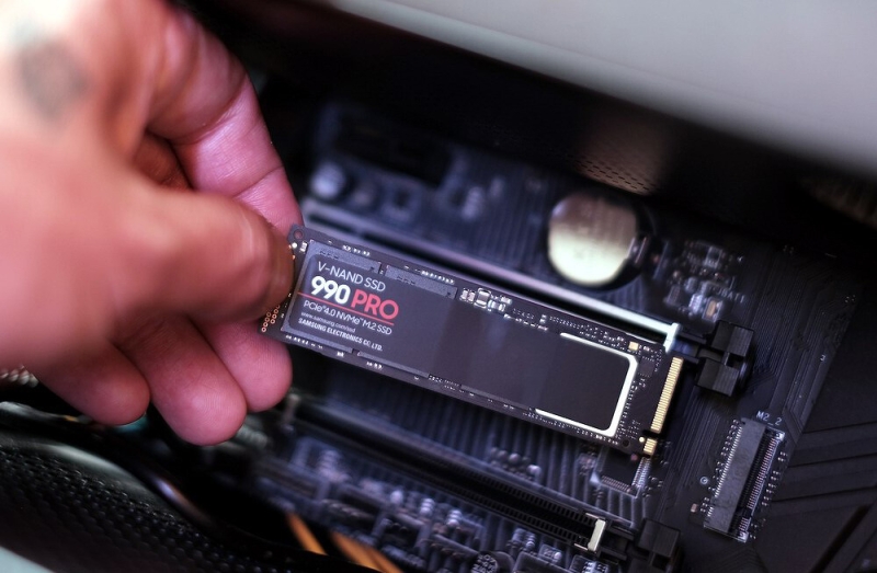 В мире беспрецедентный спрос на SSD и жесткие диски. Цены рванули ввысь. Сроки отгрузки растянулись на 12 месяцев