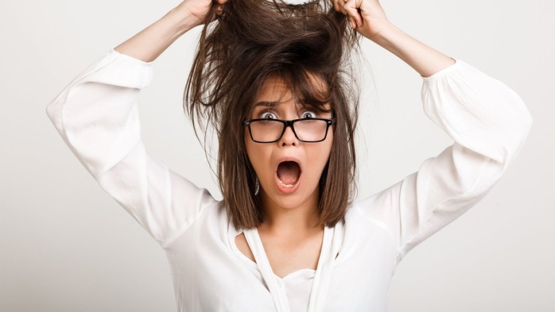 Стресс, Паника, Растрепанные темные волосы