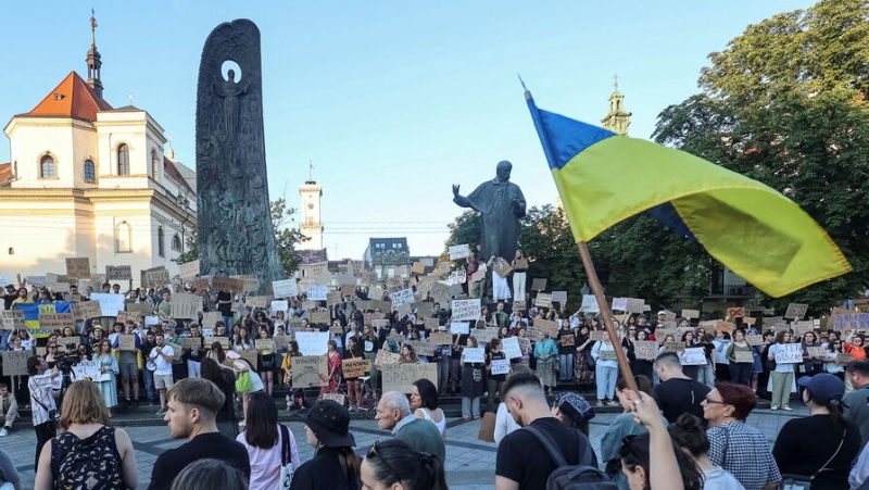 В 10 городах Украины проходят митинги против закона Зеленского о НАБУ