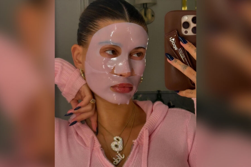 В блеске бренда Хейли Бибер нашли плесень с кислым запахом
