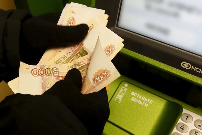 В Калининграде школьница перевела мошенникам с карты матери 300 тыс. рублей