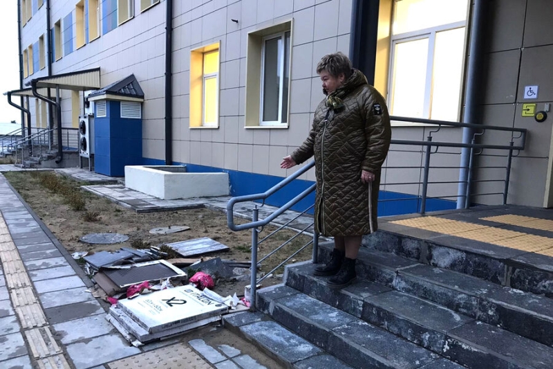В Коми врачи перемещают пациентов на носилках из-за невключенных лифтов