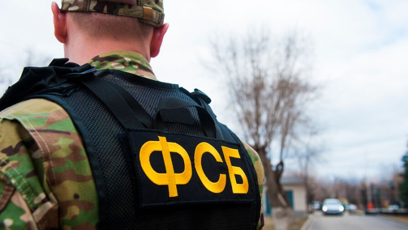 В Крыму ликвидировали сеть связи мошенников, вымогавших деньги у россиян