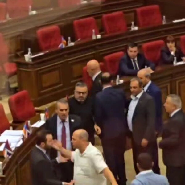 В парламенте Армении возникла перепалка