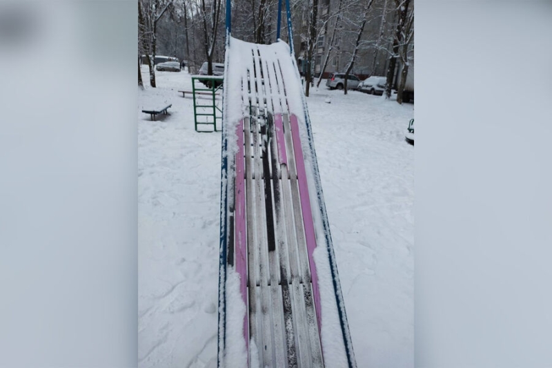 В Твери девочке оторвало палец во время катания на горке