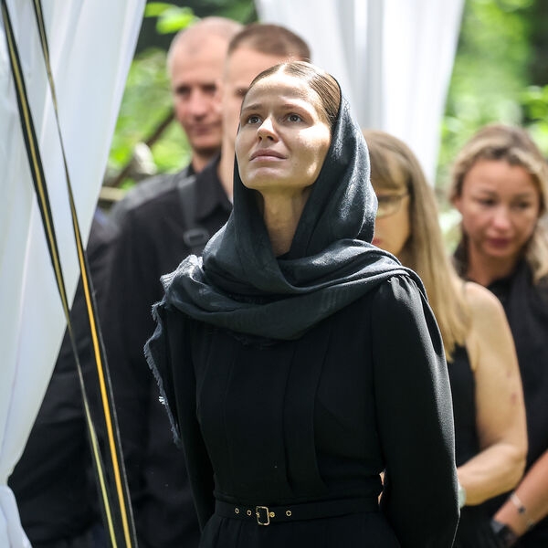 Возлюбленная экс-министра Старовойта пришла не его похороны в сопровождении охраны