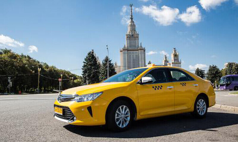 Возвращение в век угля и пара. Москва отрекается от цифровизации и начинает вызывать такси по телефону и платить наличными