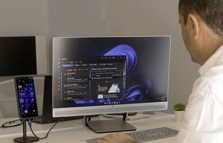 Выпущен уникальный смартфон с тремя ОС. Он работает на Linux, Android и даже Windows 11 и стоит как половина iPhone