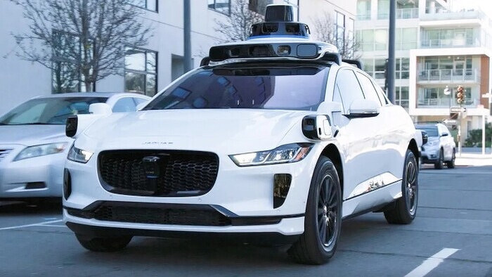 Заглохший беспилотный автомобиль остановил кортеж Камалы Харрис