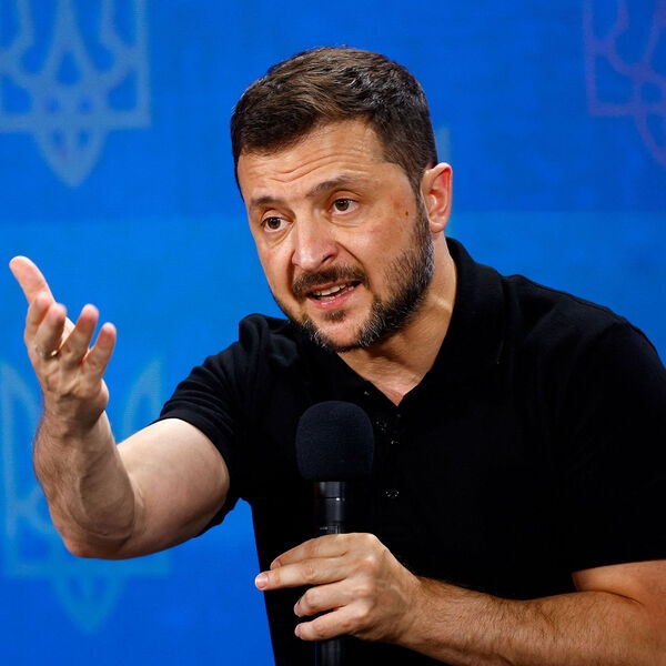 Зеленский обвинил Россию в «усложнении ситуации» вокруг урегулирования на Украине